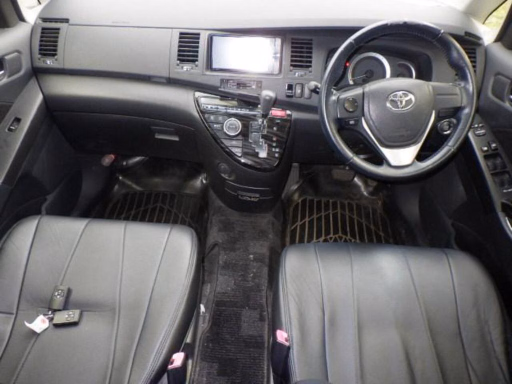 TOYOTA ISIS