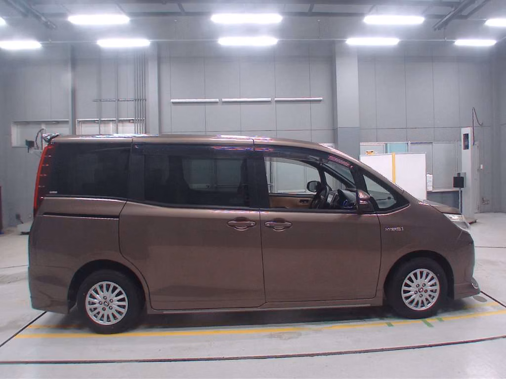 TOYOTA NOAH