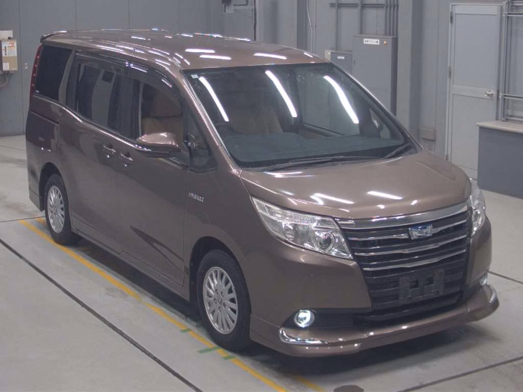 TOYOTA NOAH