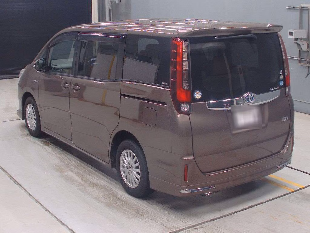 TOYOTA NOAH