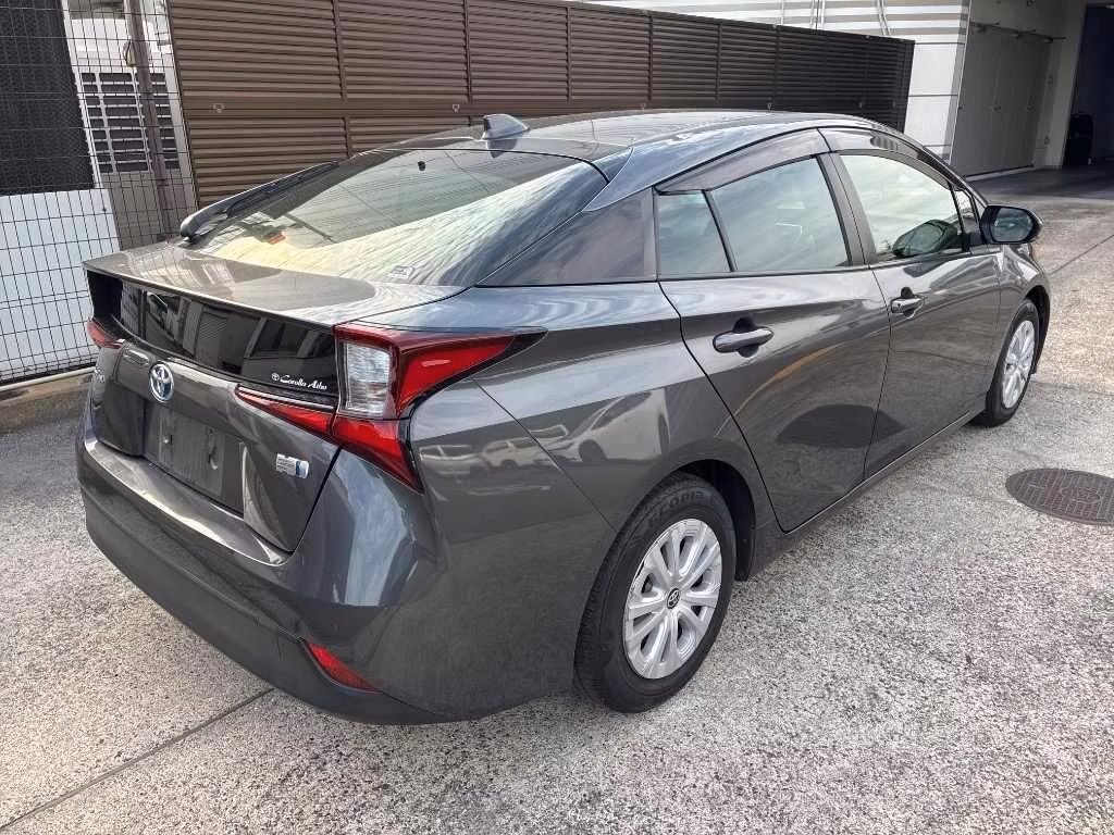 TOYOTA PRIUS