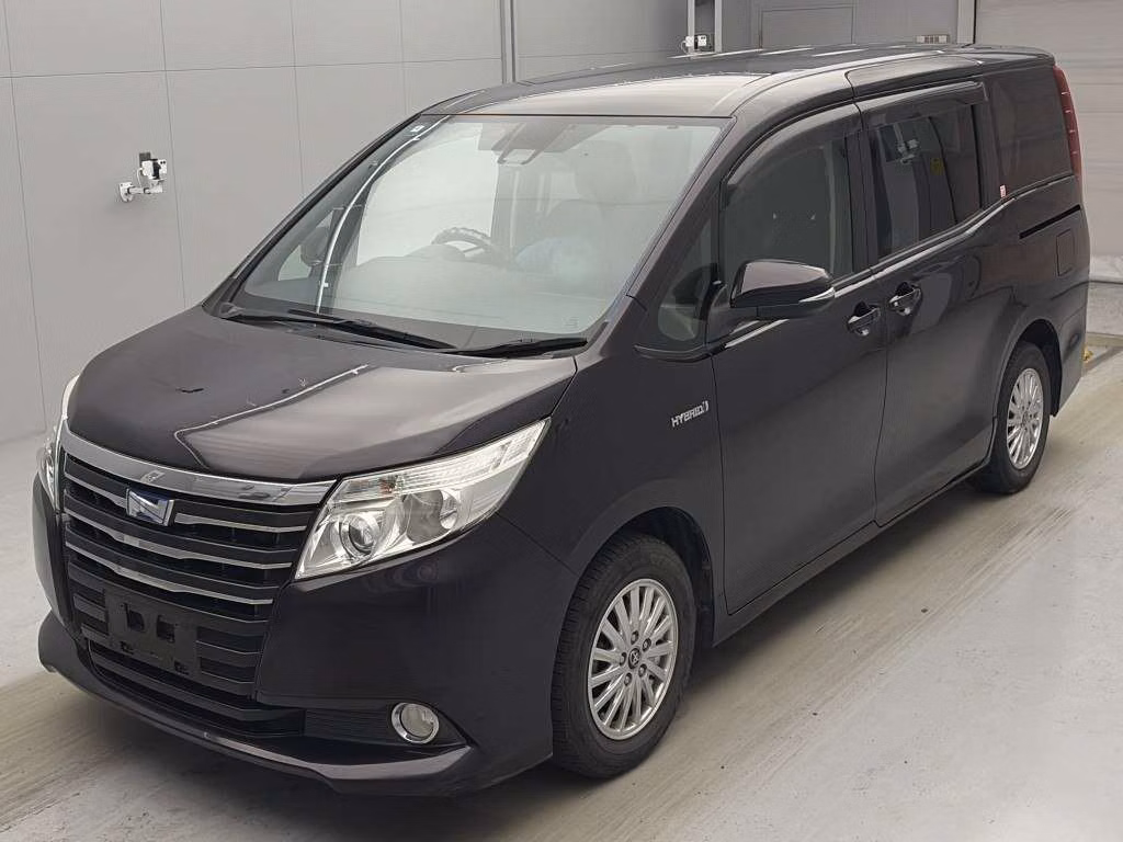 TOYOTA NOAH