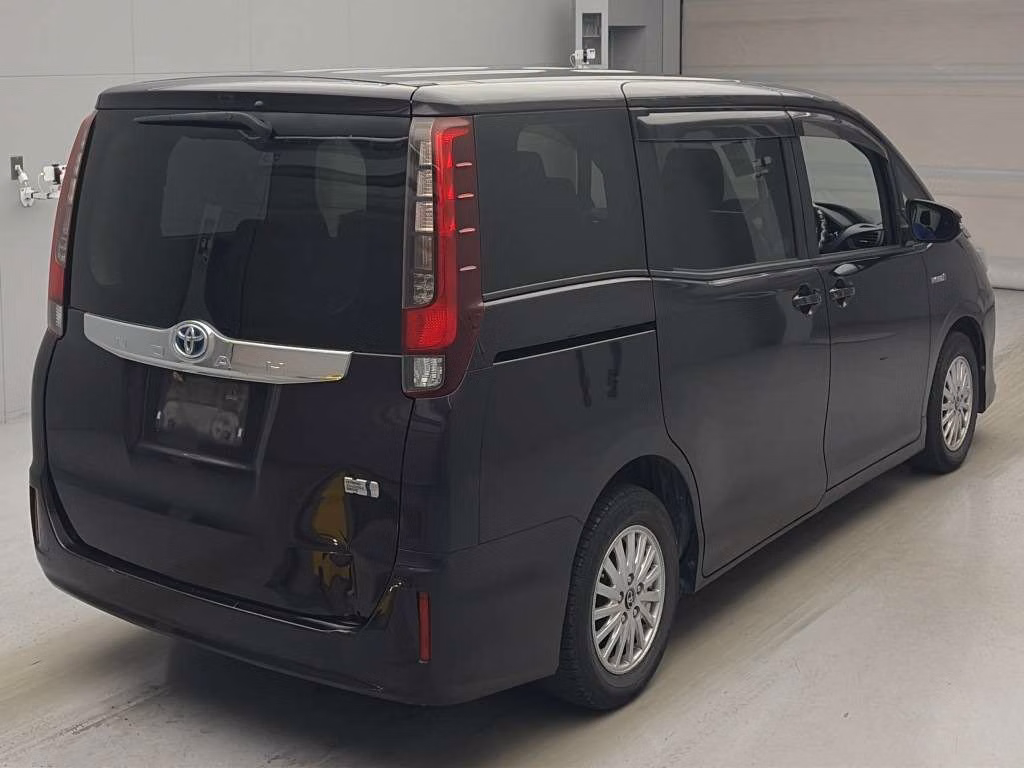 TOYOTA NOAH