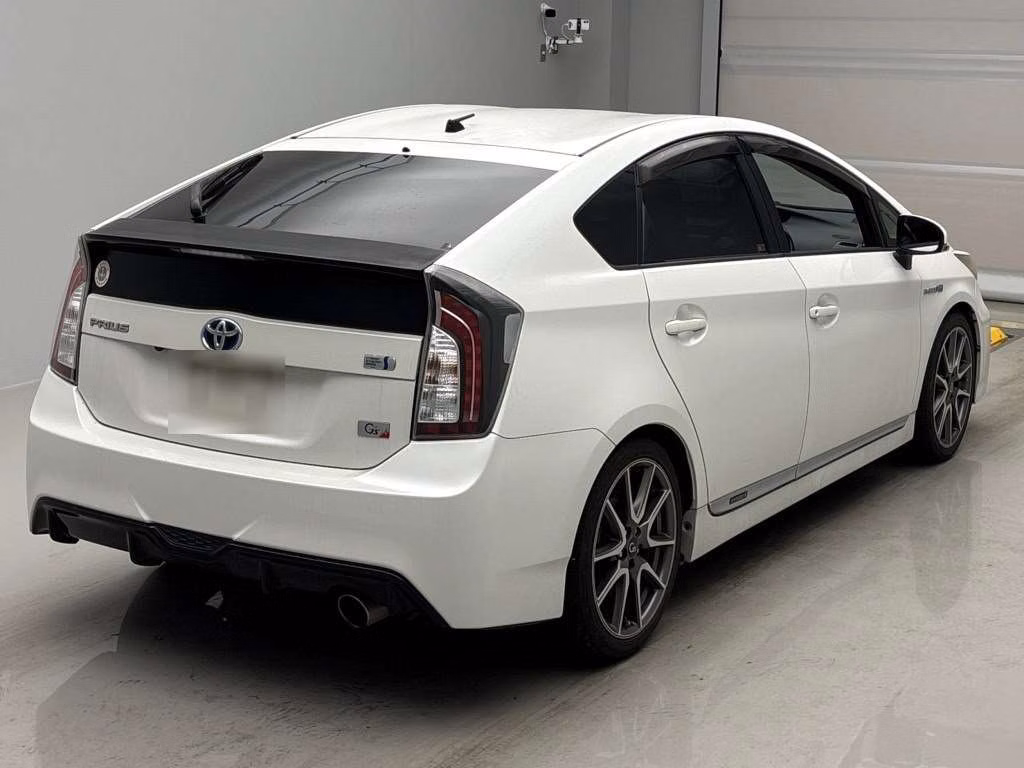 TOYOTA PRIUS