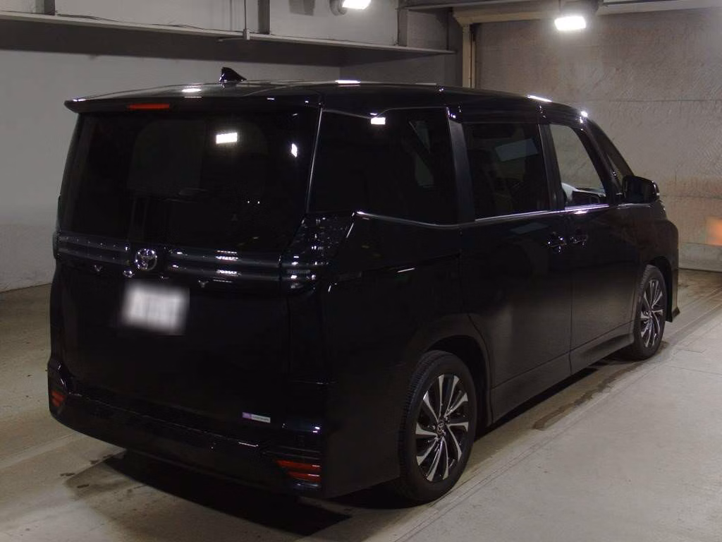 TOYOTA VOXY