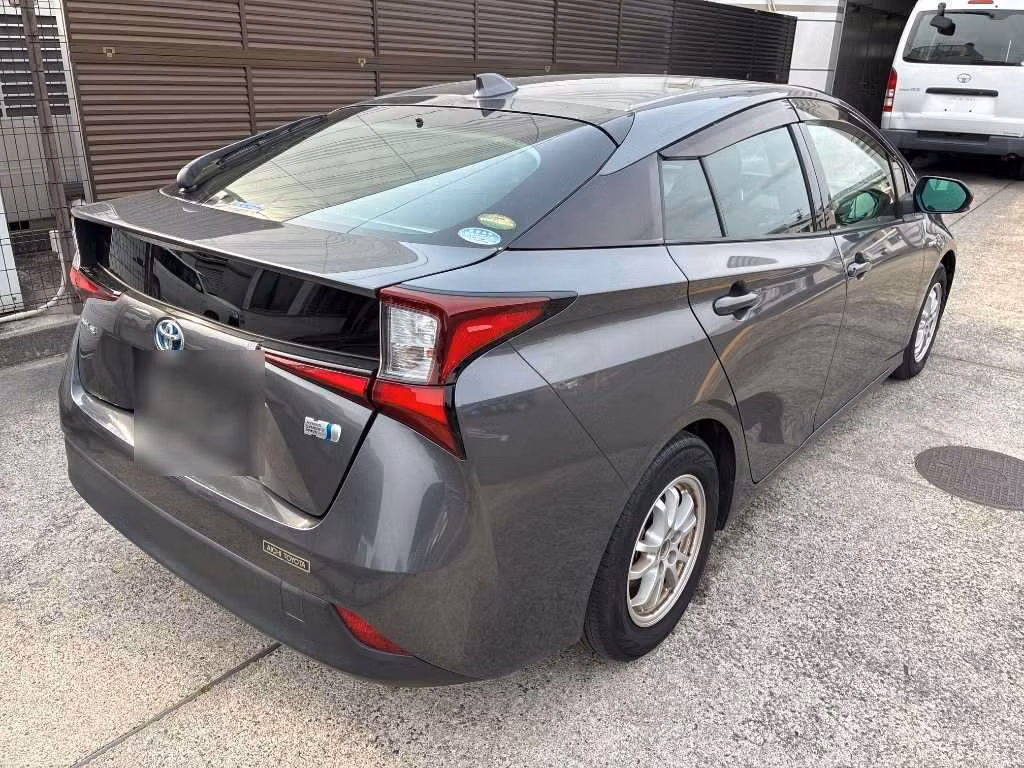 TOYOTA PRIUS