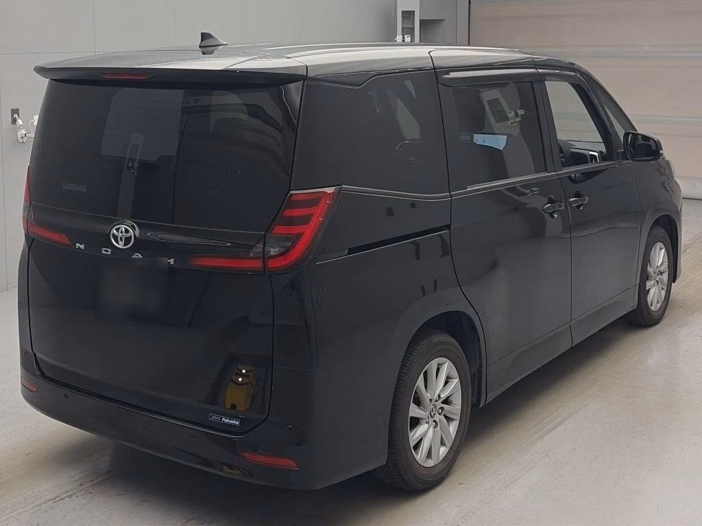 TOYOTA NOAH