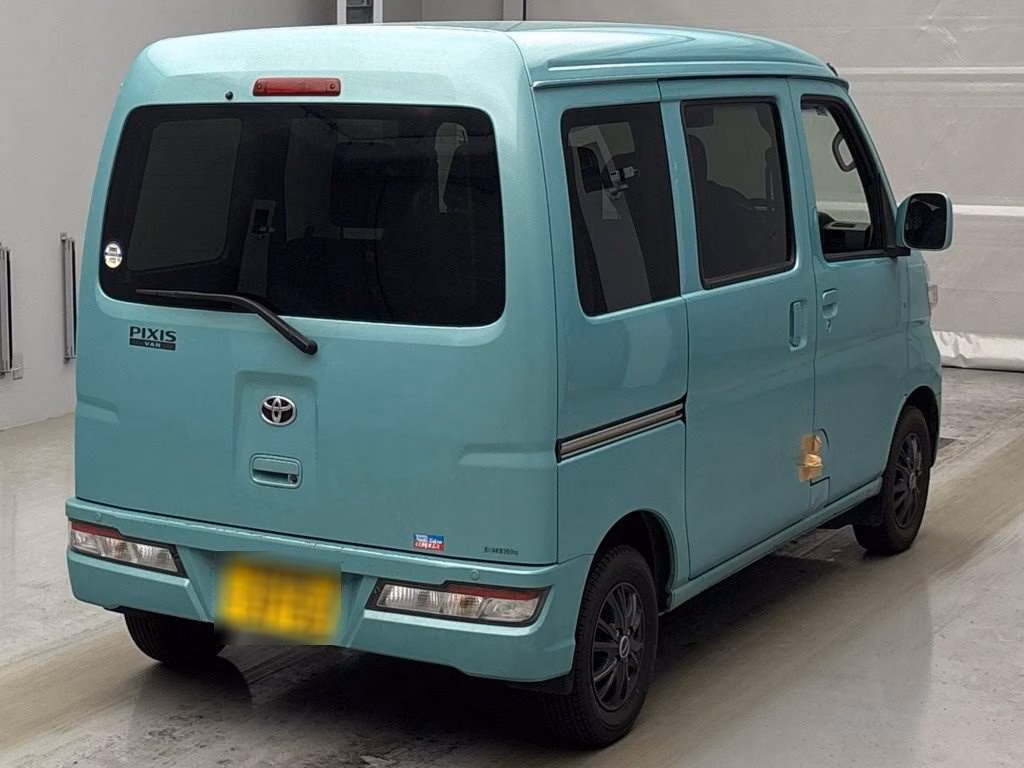 TOYOTA PIXIS VAN