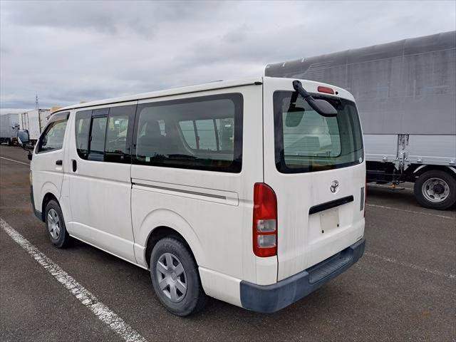 TOYOTA REGIUS ACE