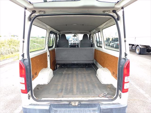 TOYOTA REGIUS ACE