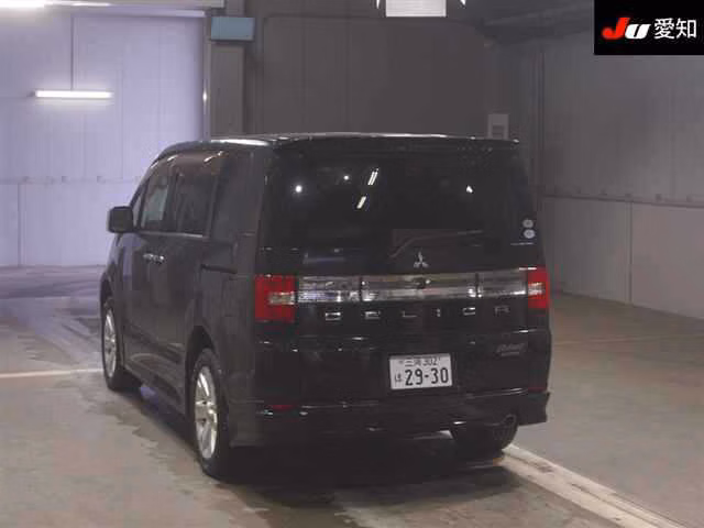 MITSUBISHI DELICA D:5