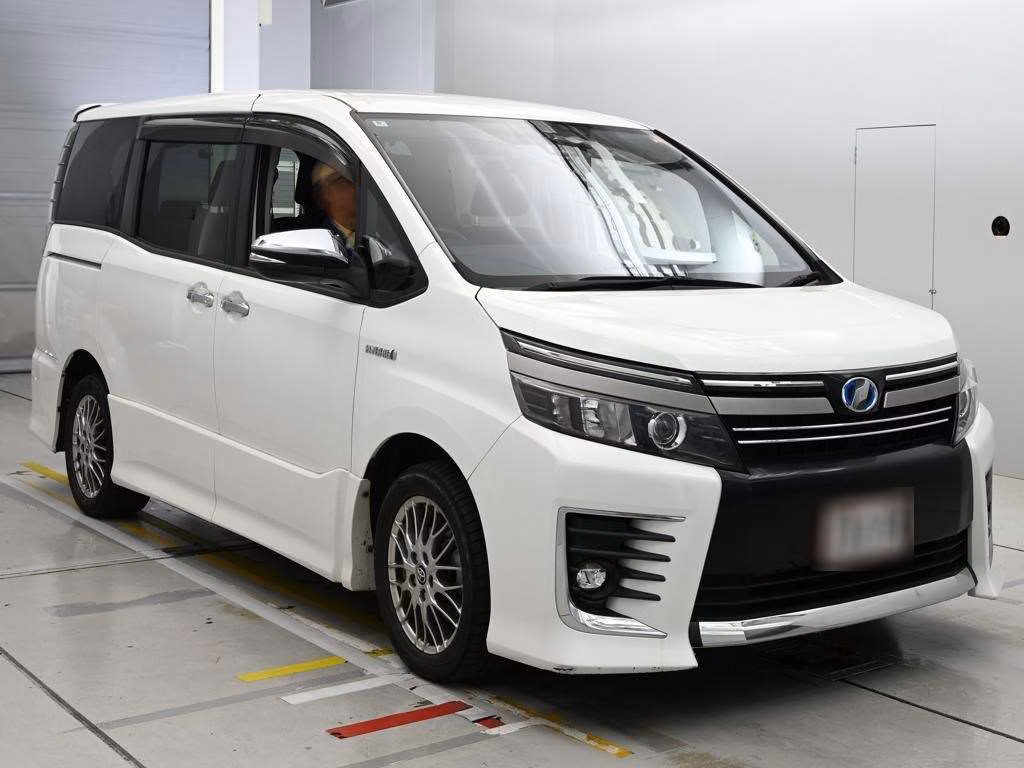 TOYOTA VOXY