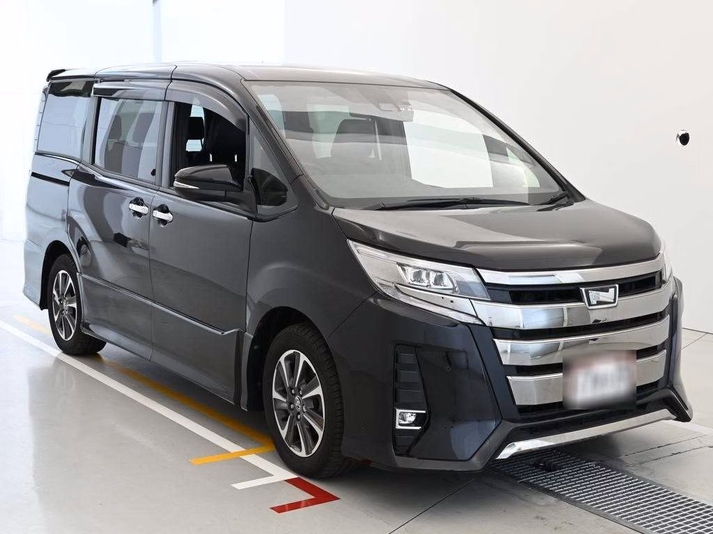 TOYOTA NOAH