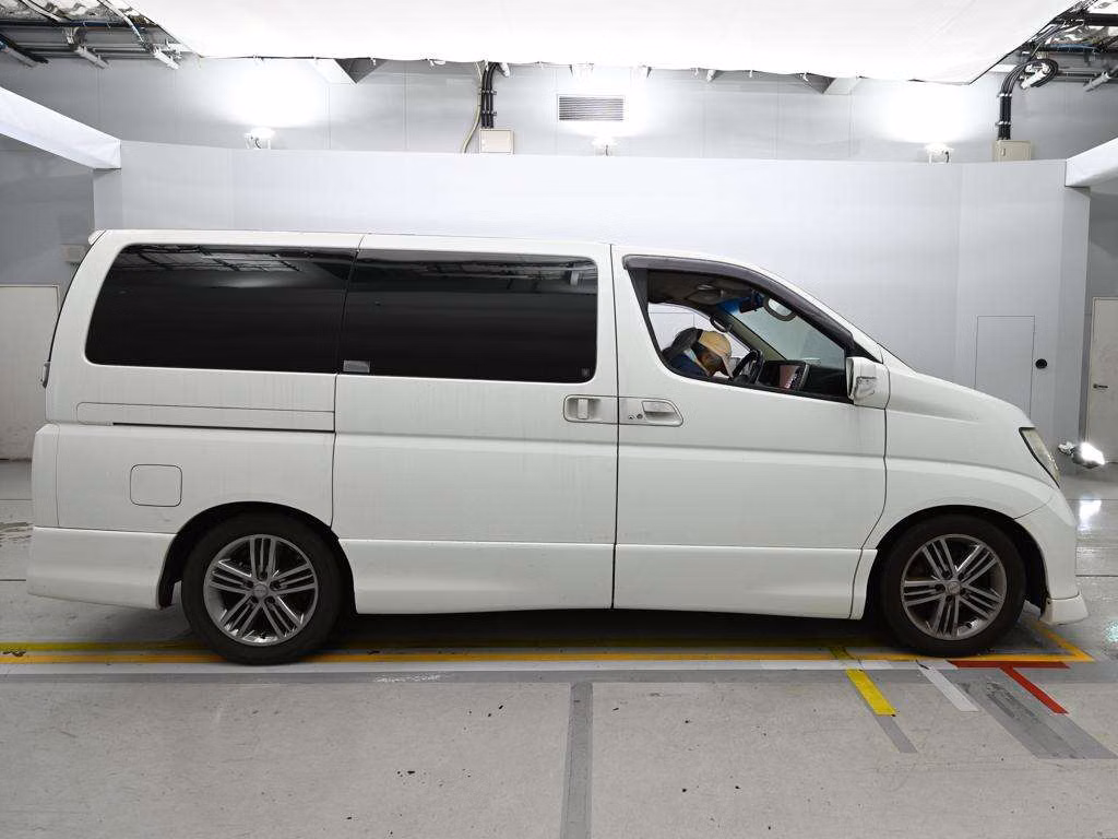 NISSAN ELGRAND