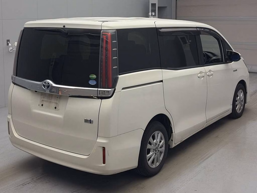TOYOTA NOAH