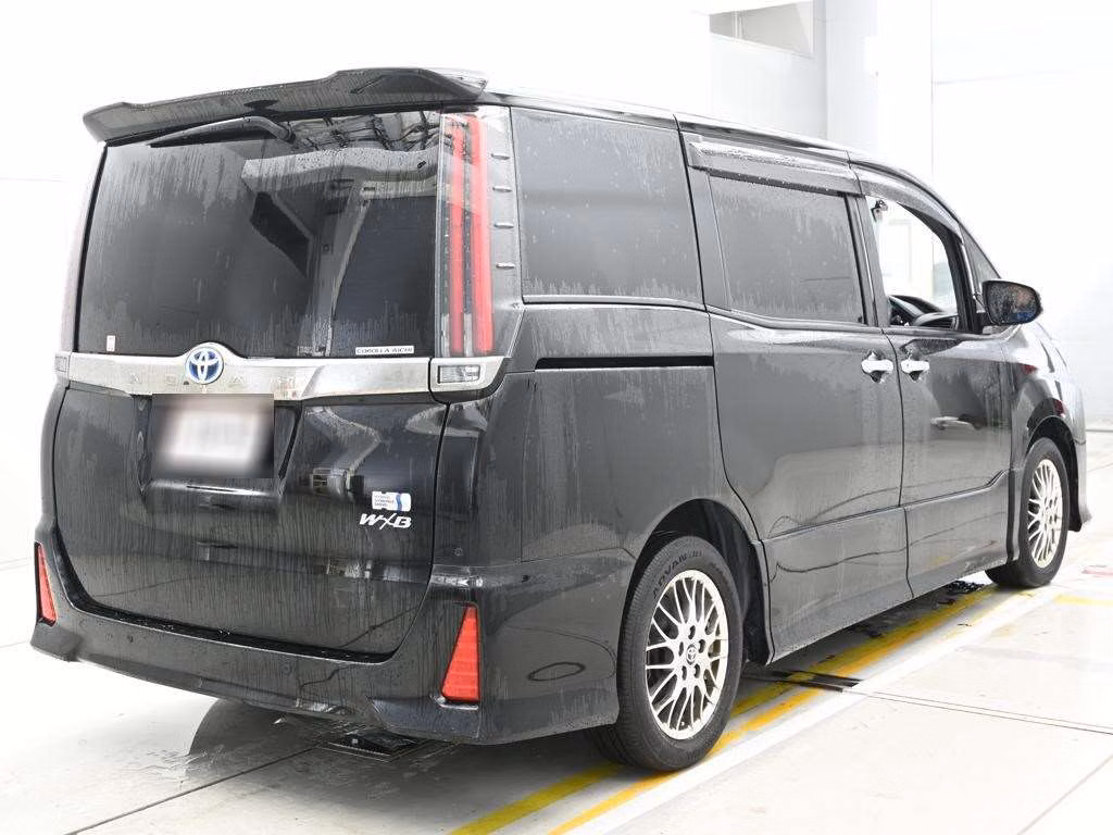 TOYOTA NOAH