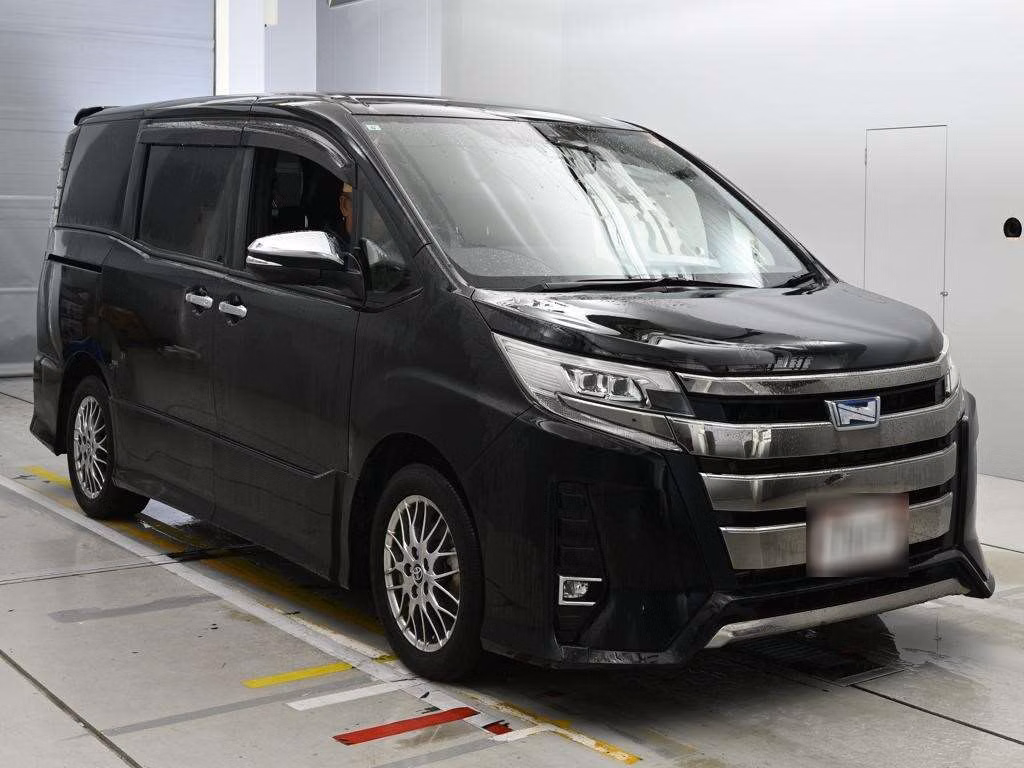 TOYOTA NOAH