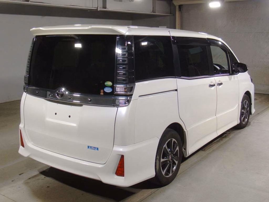 TOYOTA VOXY