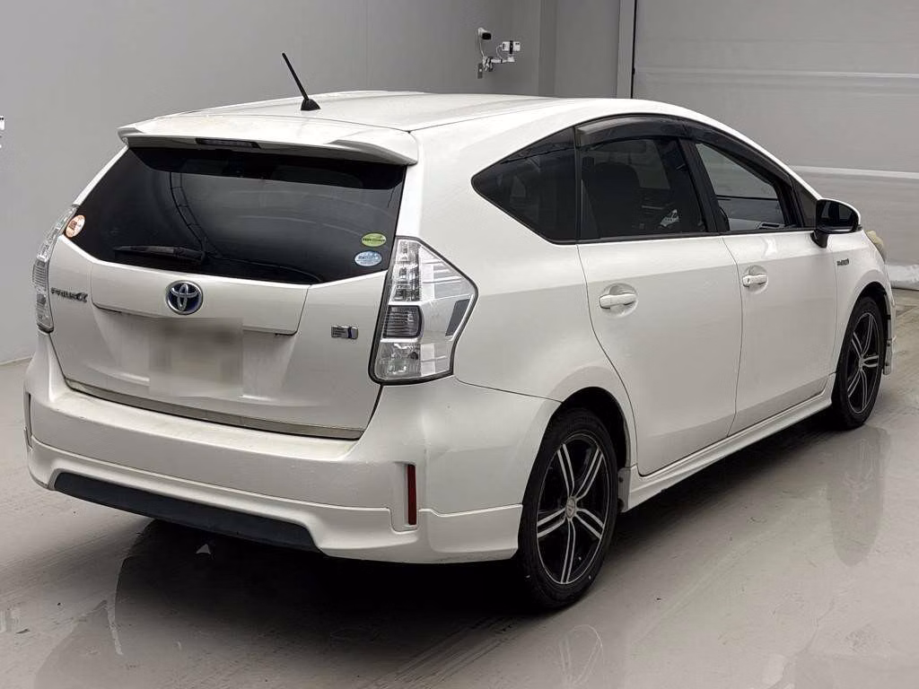TOYOTA PRIUS ALPHA