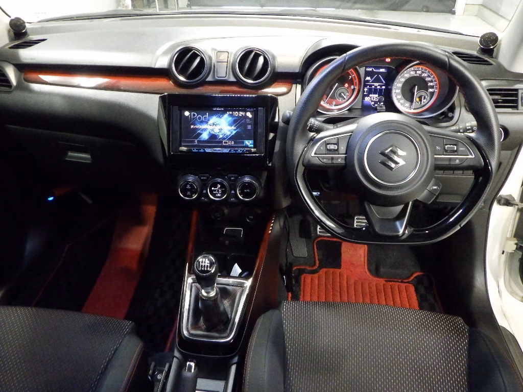 SUZUKI SWIFT