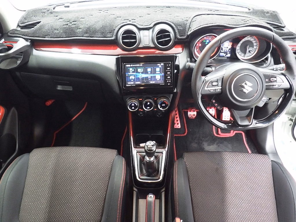 SUZUKI SWIFT