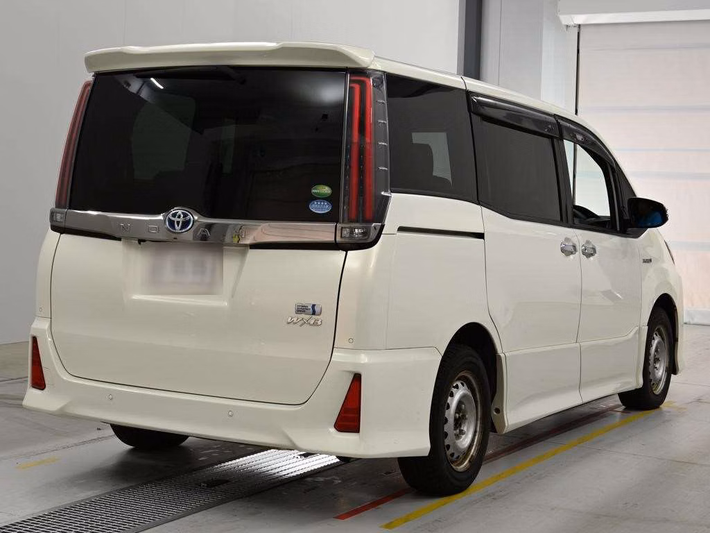 TOYOTA NOAH