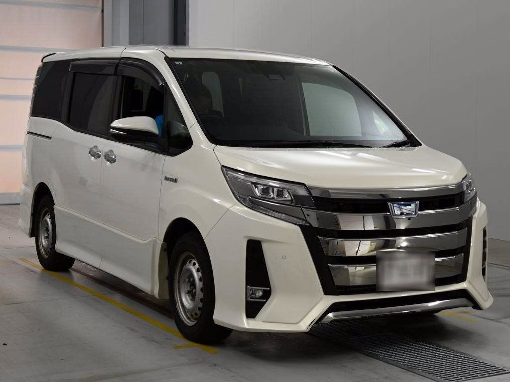 TOYOTA NOAH