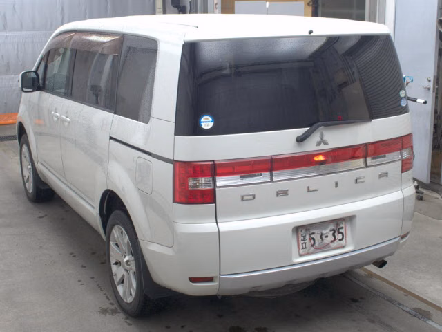 MITSUBISHI DELICA D:5