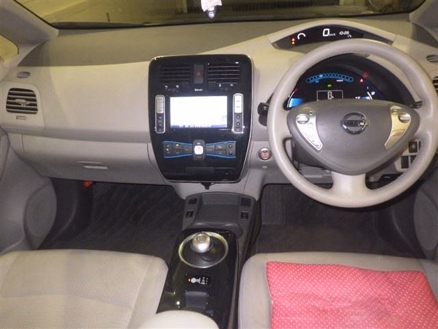 NISSAN LEAF