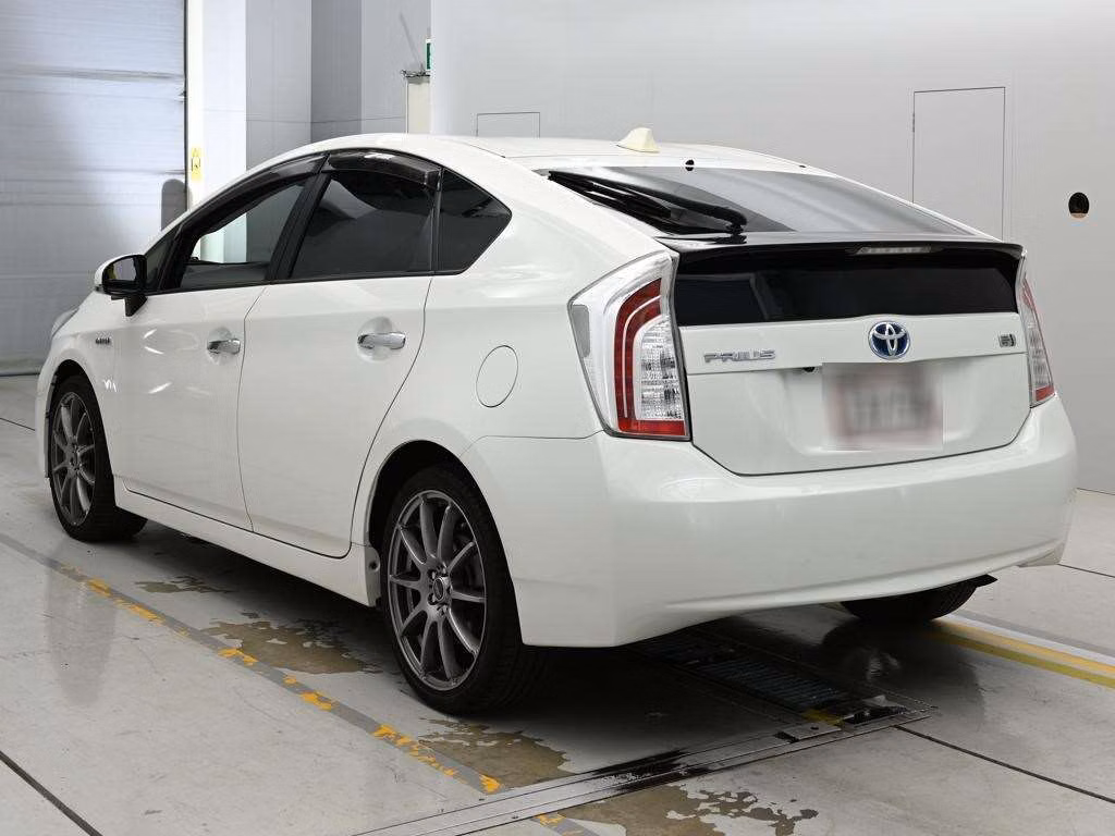 TOYOTA PRIUS