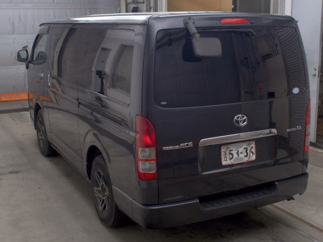 TOYOTA REGIUS ACE