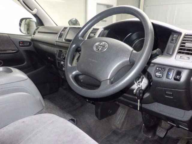 TOYOTA REGIUS ACE