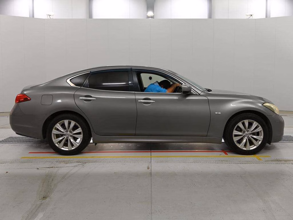 NISSAN FUGA