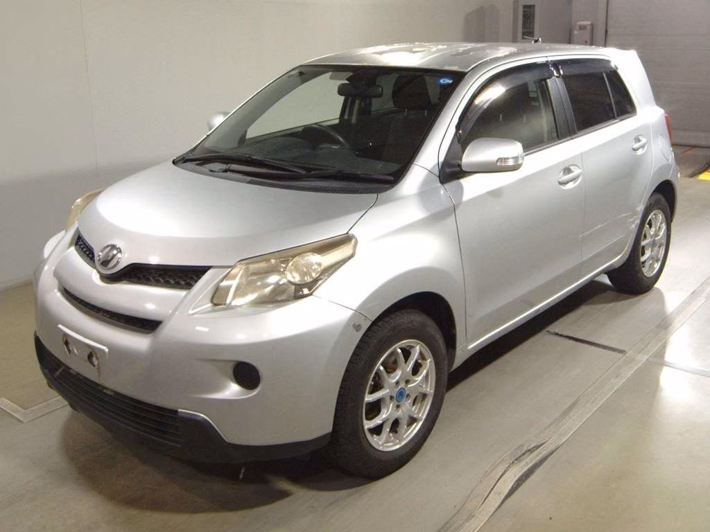 TOYOTA IST