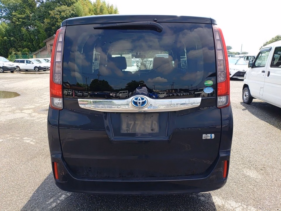 TOYOTA NOAH