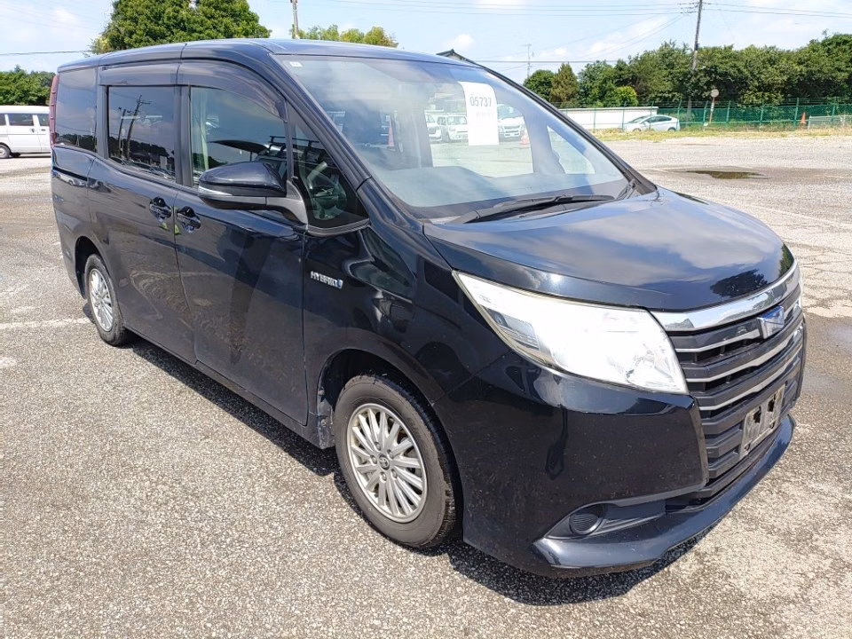 TOYOTA NOAH