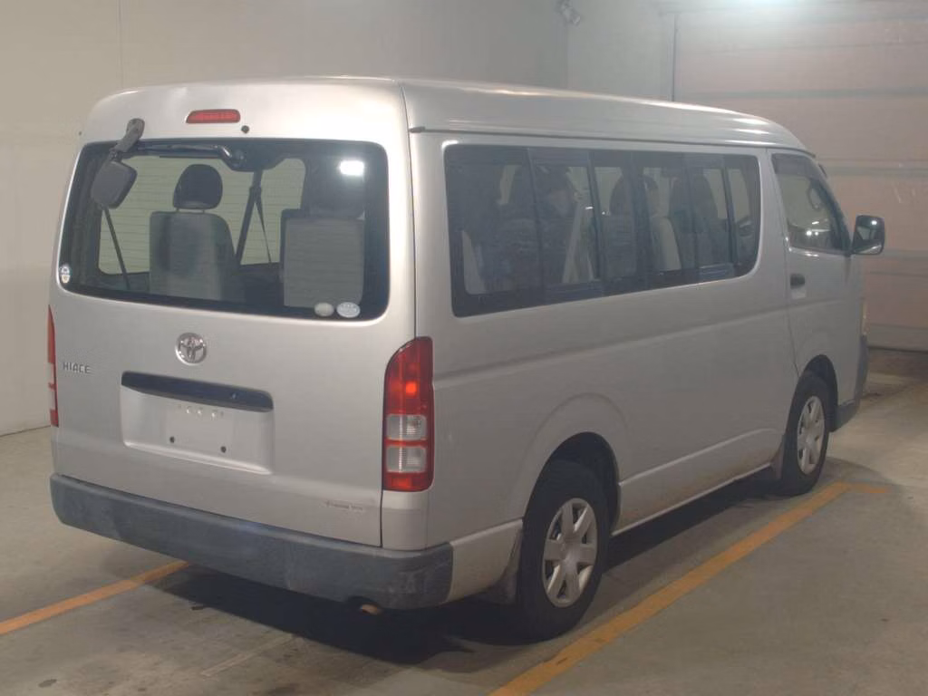 TOYOTA HIACE