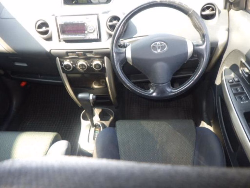 TOYOTA IST