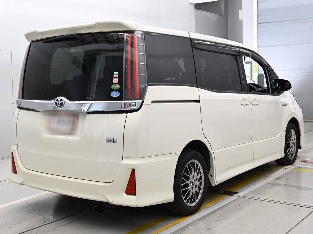 TOYOTA NOAH