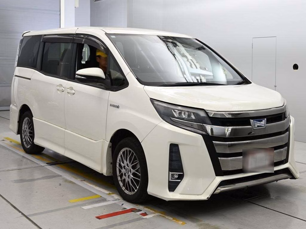 TOYOTA NOAH