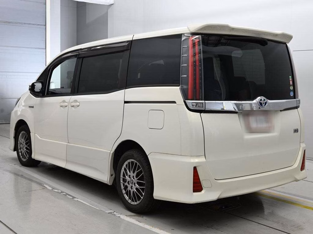 TOYOTA NOAH