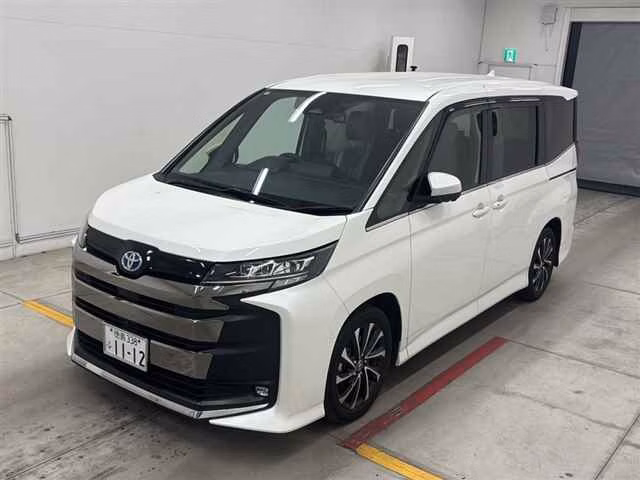 TOYOTA NOAH
