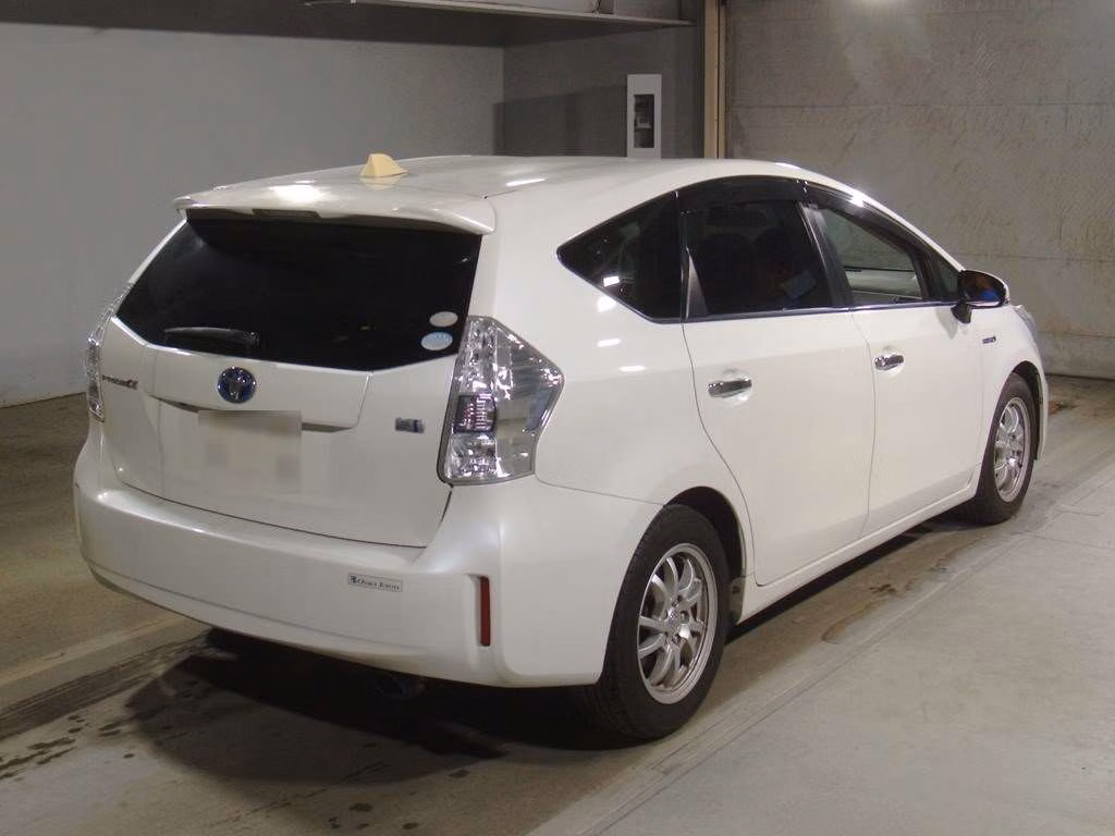 TOYOTA PRIUS ALPHA