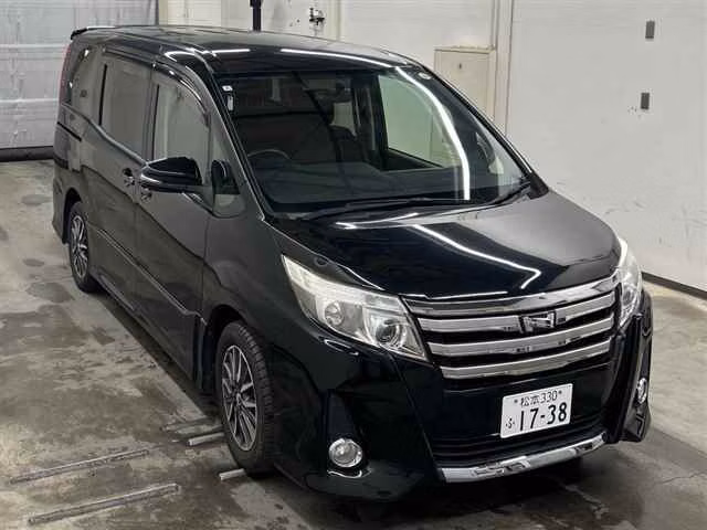 TOYOTA NOAH