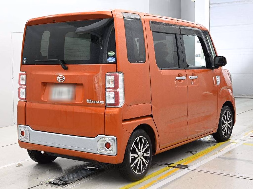 DAIHATSU WAKE