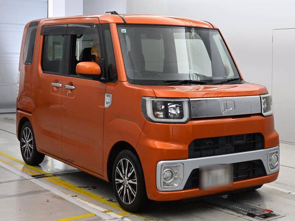 DAIHATSU WAKE