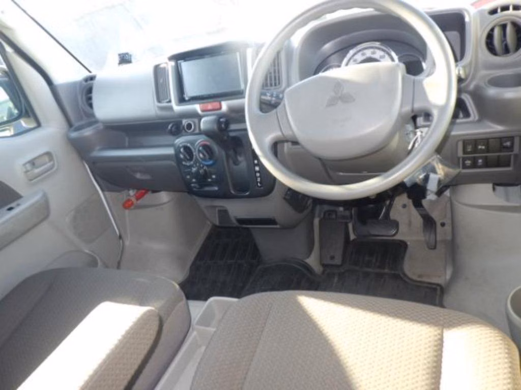 MITSUBISHI MINICAB