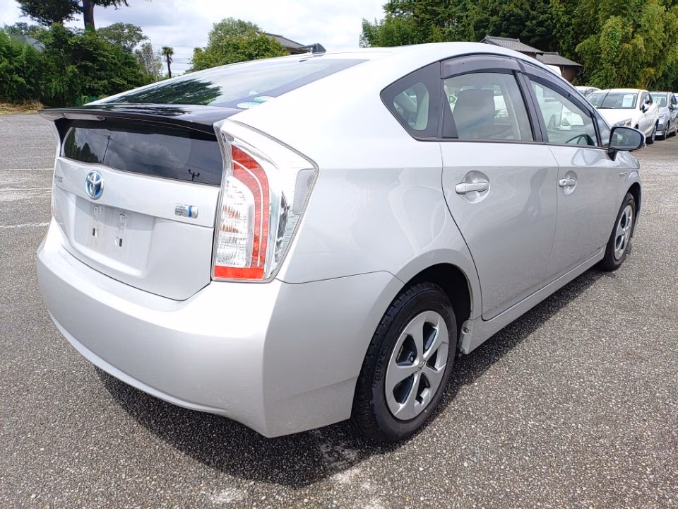 TOYOTA PRIUS