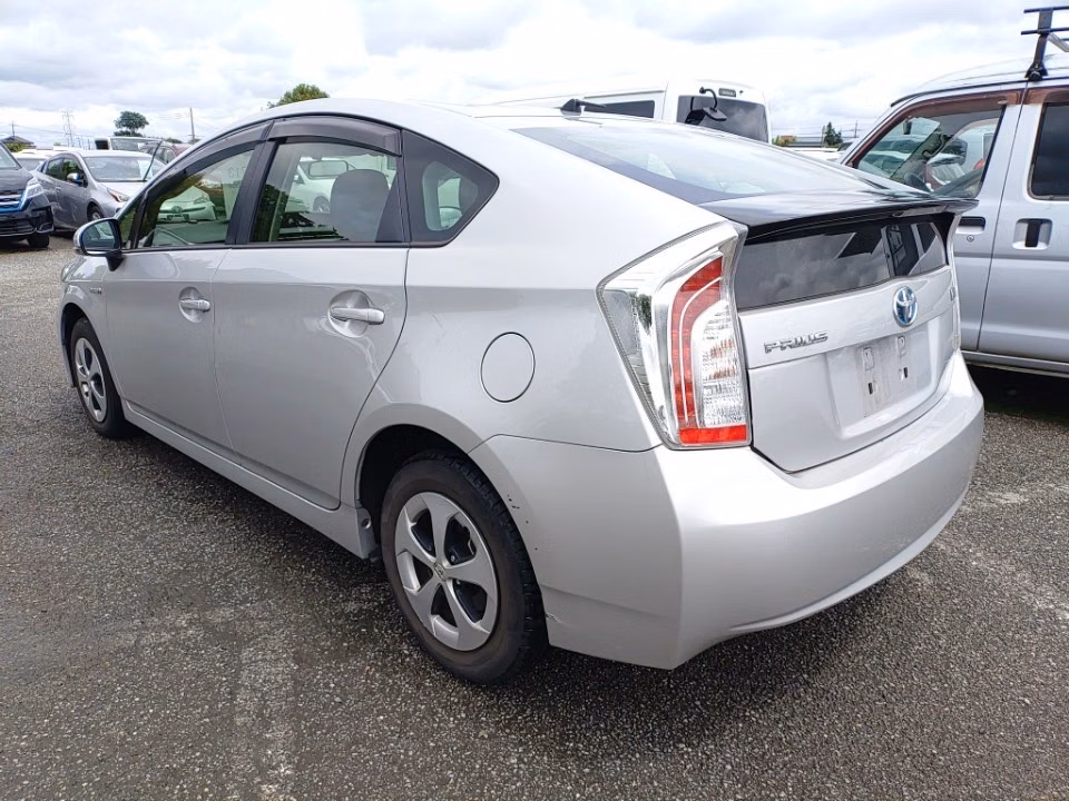 TOYOTA PRIUS