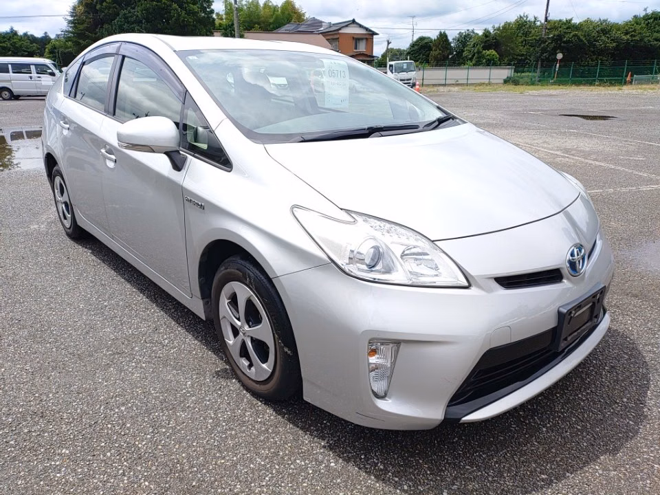 TOYOTA PRIUS